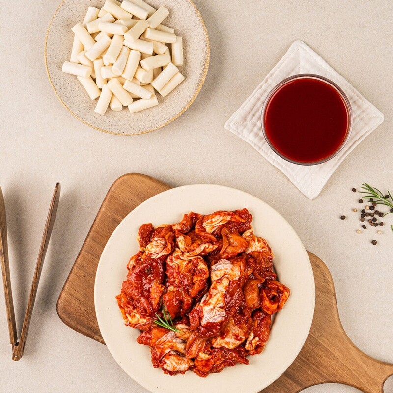 강원더몰,[홍익상회] 춘천닭갈비떡볶이 900g x 2팩 매콤달콤 특제소스